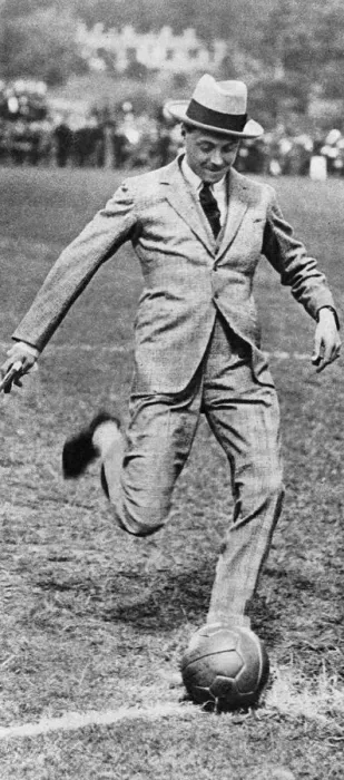 Framed Print : The Prince of Wales kicking off the Spurs versus Fulham football match, 1921 Framed Print : The Prince of Wales kicking off the Spurs versus Fulham football match, 1921