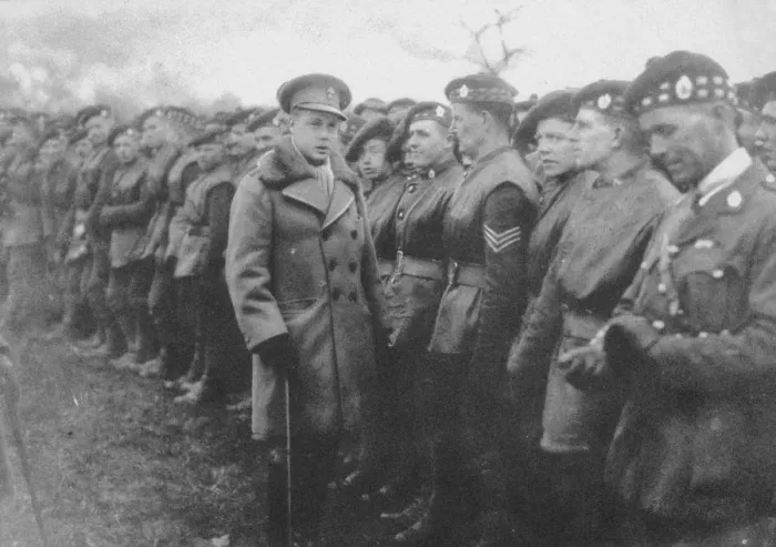 Framed Print : The Prince of Wales talking to a British soldier at the front, World War I, c1914-c1918 (1936) Framed Print : The Prince of Wales talking to a British soldier at the front, World War I, c1914-c1918 (1936)