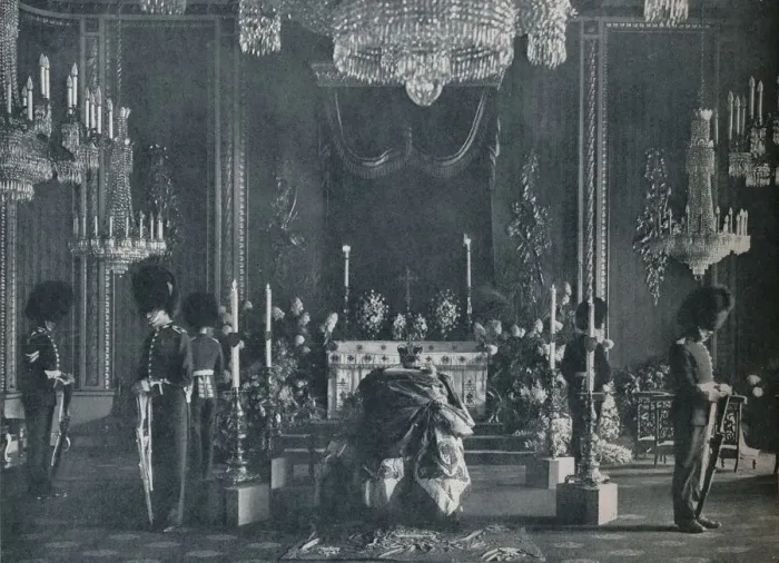 Framed Print : The private lying in state of King Edward VII, 1910 (1911). Artist: WS Stuart Framed Print : The private lying in state of King Edward VII, 1910 (1911). Artist: WS Stuart