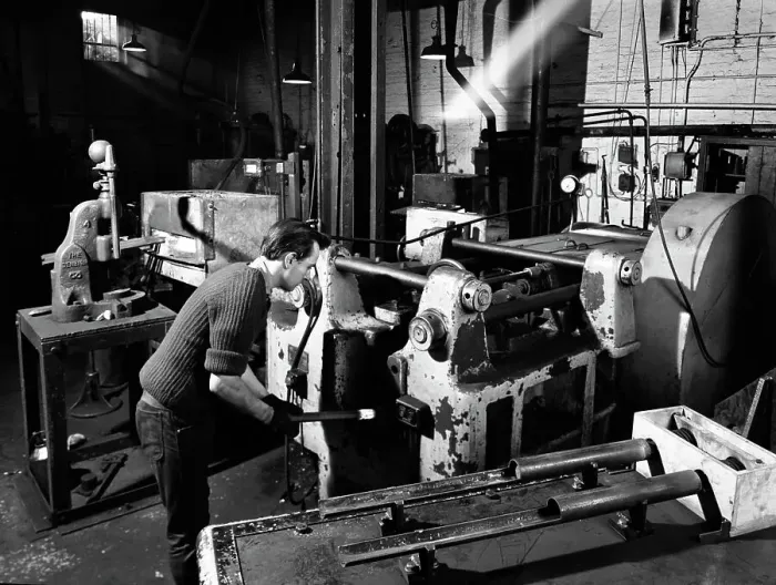 Framed Print : The process of forging heads at the Edgar Allen Steel Foundry, Sheffield, South Yorkshire, 1962 Framed Print : The process of forging heads at the Edgar Allen Steel Foundry, Sheffield, South Yorkshire, 1962