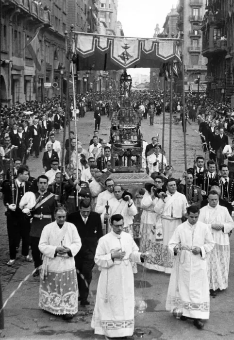 Framed Print : Procession through the Via Layetana in Barcelona on the feast of Corpus Christi Framed Print : Procession through the Via Layetana in Barcelona on the feast of Corpus Christi