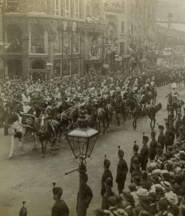 Framed Print : Procession for Queen Victorias Diamond Jubilee, 1897. Artist: Stereoscopic Views Framed Print : Procession for Queen Victorias Diamond Jubilee, 1897. Artist: Stereoscopic Views