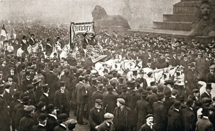 Framed Print : Procession to welcome the early release of suffragettes from prison on 19 December 1908 Framed Print : Procession to welcome the early release of suffragettes from prison on 19 December 1908