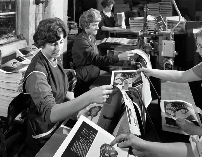 Framed Print : Producing brochures at the White Rose Press Co, Mexborough, South Yorkshire, 1959 Framed Print : Producing brochures at the White Rose Press Co, Mexborough, South Yorkshire, 1959