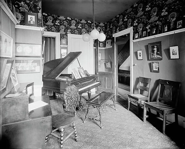 Professionals room, Whitney Warner Publishing Co. Detroit, Mich. between 1900 and 1905. Creator: Unknown