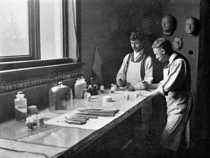 Framed Print : In Professor Herkomers enamelling studio, grinding colours, 1899 Framed Print : In Professor Herkomers enamelling studio, grinding colours, 1899