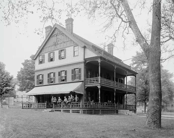 Framed Print : Psi Upsilon House, Amherst College, c1908. Creator: Unknown Framed Print : Psi Upsilon House, Amherst College, c1908. Creator: Unknown