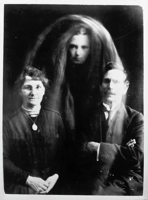 Framed Print : A psychic photograph, c1890-c1910. Creator: Unknown. A psychic photograph, c1890-c1910. Creator: Unknown Framed Print : A psychic photograph, c1890-c1910. Creator: Unknown. A psychic photograph, c1890-c1910. Creator: Unknown