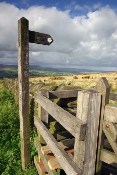 Framed Print : Public footpath sign and kissing gate, Longridge Fell, Lancashire Framed Print : Public footpath sign and kissing gate, Longridge Fell, Lancashire