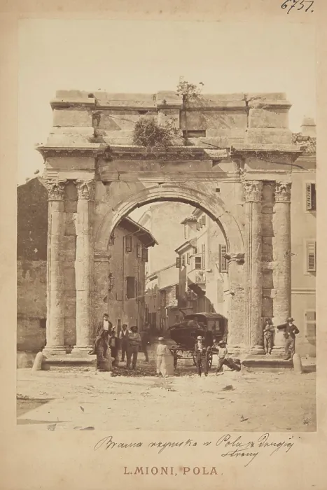 Framed Print : Pula - the ancient Triumphal Arch of the Sergii (Slavoluk obitelji Sergi), 1870-1880. Creator: Luigi Mioni Framed Print : Pula - the ancient Triumphal Arch of the Sergii (Slavoluk obitelji Sergi), 1870-1880. Creator: Luigi Mioni
