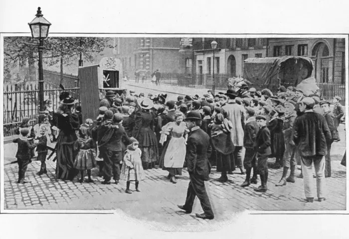 Framed Print : Punch and Judy show, London, c1903 (1903) Framed Print : Punch and Judy show, London, c1903 (1903)
