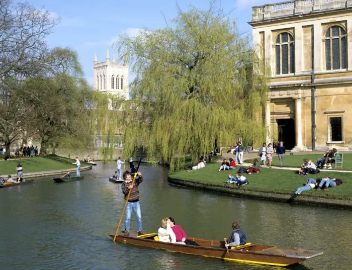 Framed Print : Punting, Cambridge, Cambridgeshire Framed Print : Punting, Cambridge, Cambridgeshire