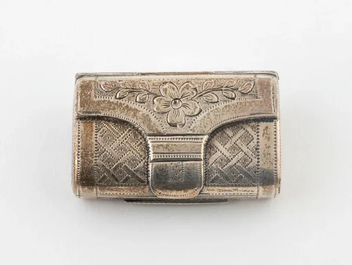 Framed Print : Purse-Shaped Vinaigrette, Birmingham, 1816 / 17. Creator: T. Simpson and Son Framed Print : Purse-Shaped Vinaigrette, Birmingham, 1816 / 17. Creator: T. Simpson and Son