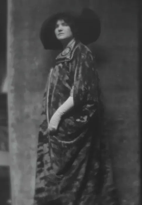 Framed Print : Putnam, Nina Wilcox, Mrs. portrait photograph, 1913. Creator: Arnold Genthe Framed Print : Putnam, Nina Wilcox, Mrs. portrait photograph, 1913. Creator: Arnold Genthe