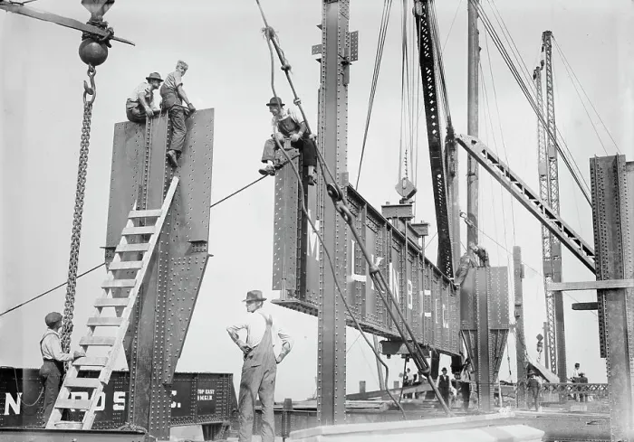 Framed Print : Putting 46 ton girder in place - Cons. Gas Co's Bldg. 1913. Creator: Bain News Service Framed Print : Putting 46 ton girder in place - Cons. Gas Co's Bldg. 1913. Creator: Bain News Service