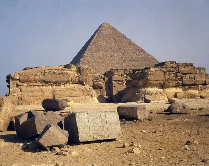 Framed Print : Pyramids, Giza, Egypt, 1984. Creator: Ethel Davies Framed Print : Pyramids, Giza, Egypt, 1984. Creator: Ethel Davies