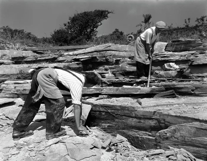Framed Print : Quarrying slate by hand at Trebarwith Slate Quarry, Cornwall, 1959 Framed Print : Quarrying slate by hand at Trebarwith Slate Quarry, Cornwall, 1959