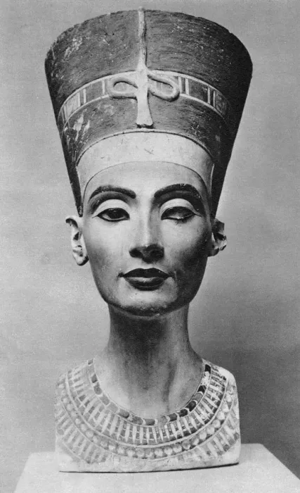 Framed Print : Queen Nefertiti (1410 BC-1330 BC), c1370 BC (1936) Framed Print : Queen Nefertiti (1410 BC-1330 BC), c1370 BC (1936)