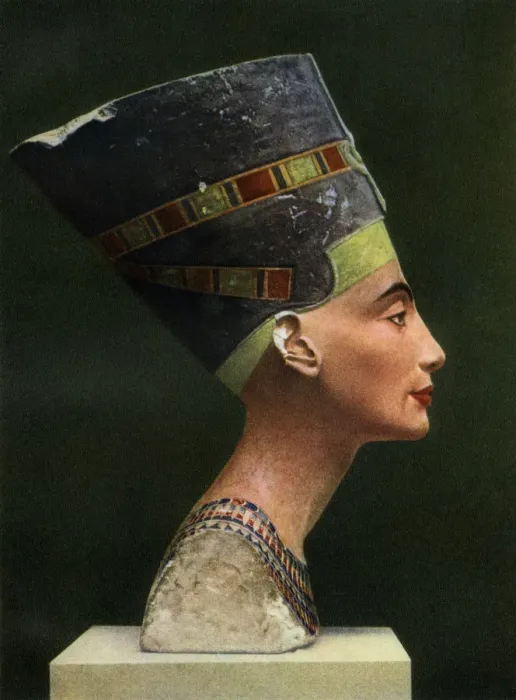 Framed Print : Queen Nefertiti (1410 BC-1330 BC), c1370 BC (1936) Framed Print : Queen Nefertiti (1410 BC-1330 BC), c1370 BC (1936)