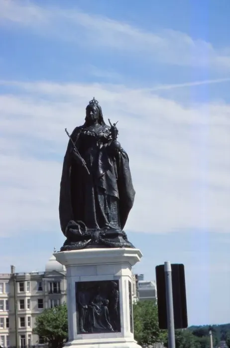 Framed Print : Queen Victoria Statue, Hove, Sussex, 20th century. Artist: CM Dixon Framed Print : Queen Victoria Statue, Hove, Sussex, 20th century. Artist: CM Dixon