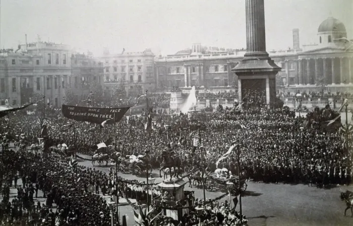 Framed Print : Queen Victoria in Trafalgar Square during her Golden Jubilee celebrations, London, 1887 Framed Print : Queen Victoria in Trafalgar Square during her Golden Jubilee celebrations, London, 1887