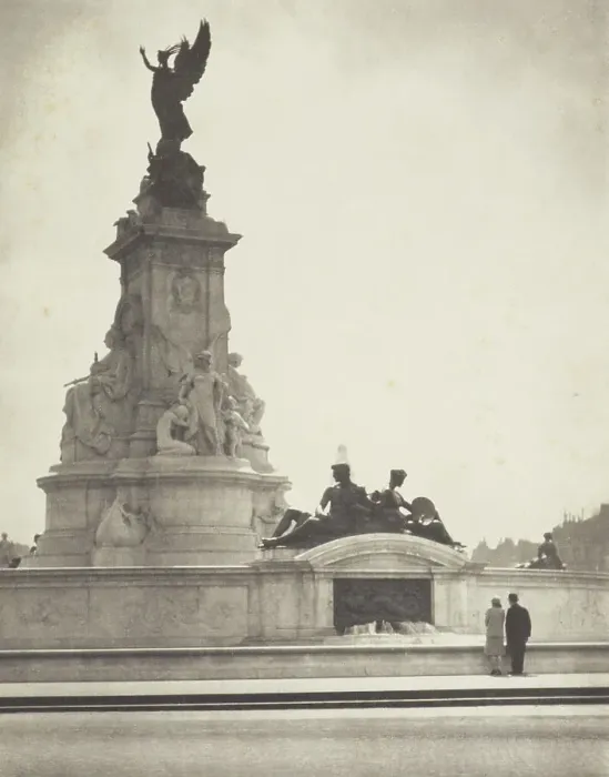 Framed Print : Queen Victoria's monument. From the album: Photograph album - London, 1920s. Creator: Harry Moult Framed Print : Queen Victoria's monument. From the album: Photograph album - London, 1920s. Creator: Harry Moult