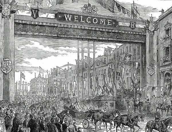 The Queen's Visit to the East End of London: Triumphal Arch in Whitechapel-Road, 1876. Creator: Unknown