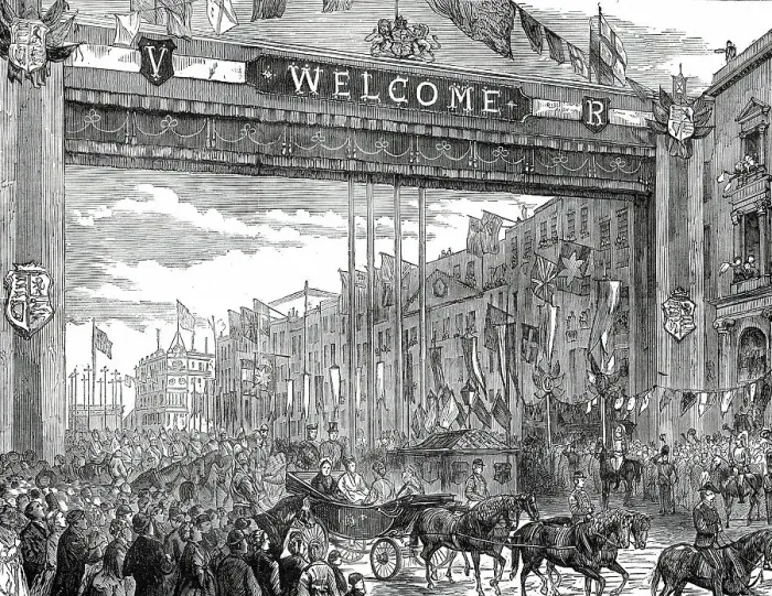 Framed Print : The Queen's Visit to the East End of London: Triumphal Arch in Whitechapel-Road, 1876. Creator: Unknown Framed Print : The Queen's Visit to the East End of London: Triumphal Arch in Whitechapel-Road, 1876. Creator: Unknown