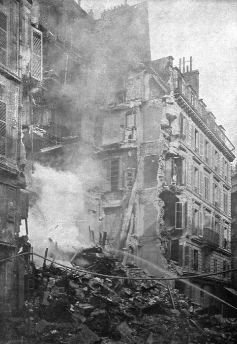Framed Print : Quelques Points de Chute; Rue Geoffroy-Marie, no 5, ou les locataires, refugies dans les... 1918. Creator: Unknown Framed Print : Quelques Points de Chute; Rue Geoffroy-Marie, no 5, ou les locataires, refugies dans les... 1918. Creator: Unknown