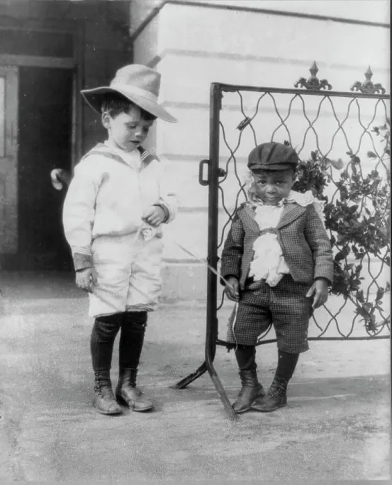 Framed Print : Quentin Roosevelt and Roswell Newcomb Pinckney as children, 1901. Creator: Frances Benjamin Johnston Framed Print : Quentin Roosevelt and Roswell Newcomb Pinckney as children, 1901. Creator: Frances Benjamin Johnston
