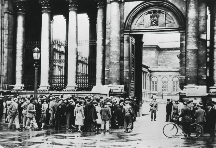 Framed Print : Queue outside the Bureau of Information for civilians in the Chamber of Deputies, Paris, July 1940 Framed Print : Queue outside the Bureau of Information for civilians in the Chamber of Deputies, Paris, July 1940