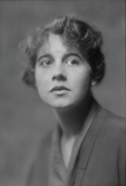Quinn, Miss, friend of, portrait photograph, 1915. Creator: Arnold Genthe