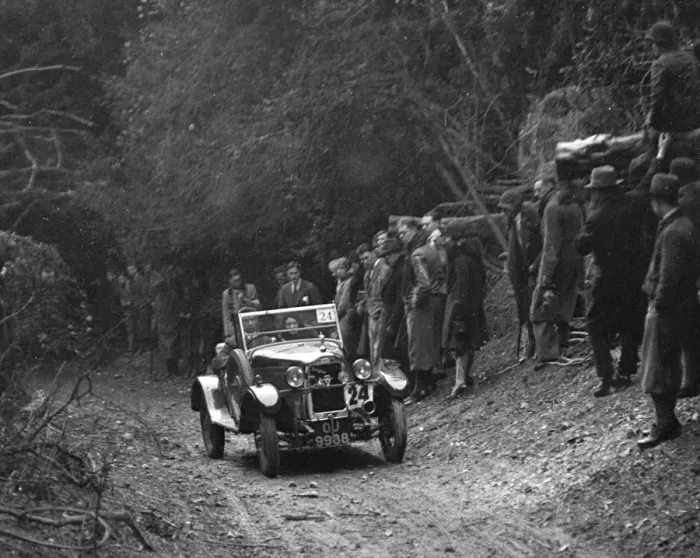 Framed Print : R Peatys Singer open 4-seater tourer competing in the JCC Half-Day Trial, 1930 Framed Print : R Peatys Singer open 4-seater tourer competing in the JCC Half-Day Trial, 1930