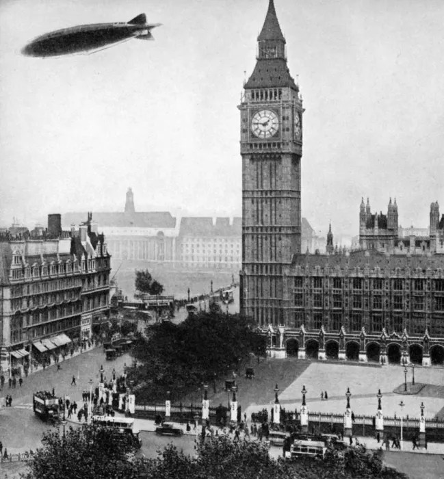 Framed Print : The R101 passing over the House of Commons, 14th October 1929 (1936) Framed Print : The R101 passing over the House of Commons, 14th October 1929 (1936)