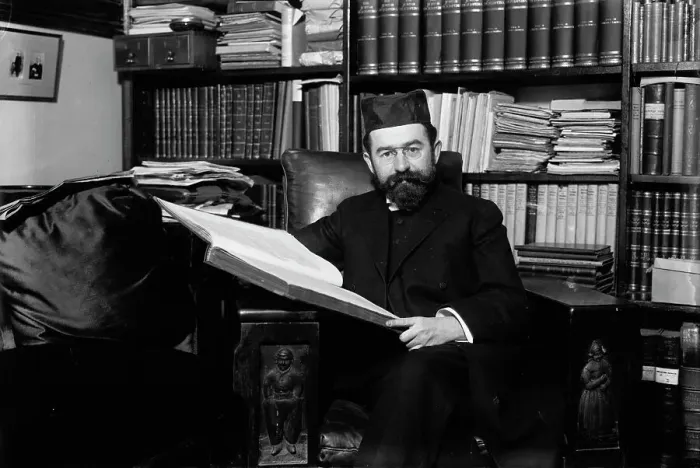 Framed Print : Rabbi Hertz, (1913?). Creators: Bain News Service, George Graham Bain Framed Print : Rabbi Hertz, (1913?). Creators: Bain News Service, George Graham Bain