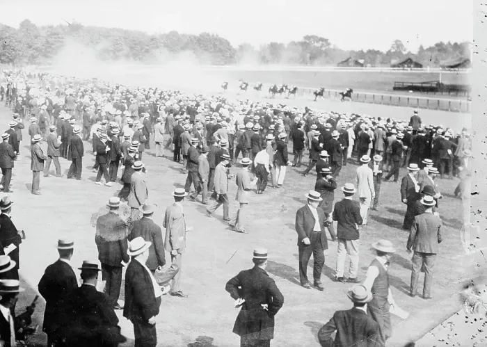 Framed Print : Race track - Saratoga, between c1910 and c1915. Creator: Bain News Service Framed Print : Race track - Saratoga, between c1910 and c1915. Creator: Bain News Service