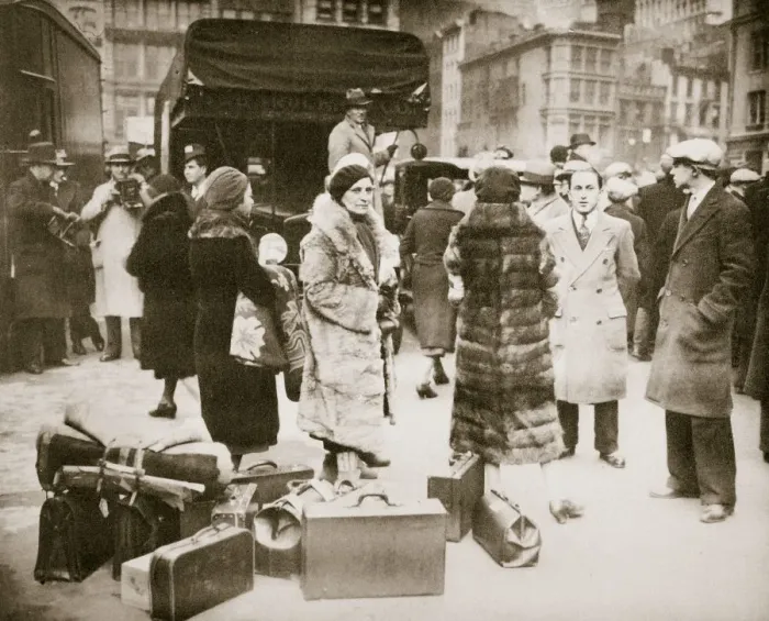 Framed Print : Radical hunger marchers gathering in New York, USA, Great Depression, November 1932 Framed Print : Radical hunger marchers gathering in New York, USA, Great Depression, November 1932