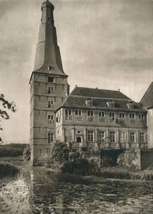 Framed Print : Raesfeld (Westfalen). Wasserschlosz, 1931. Artist: Kurt Hielscher