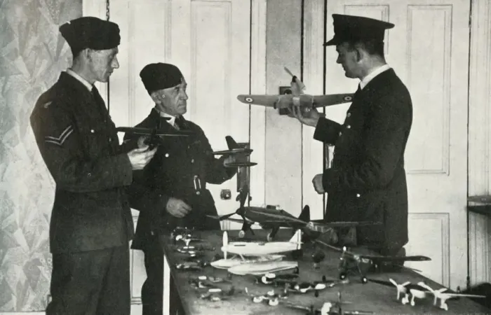 Framed Print : RAF personnel learning to identify aircraft during the Second World War, 1941. Creator Framed Print : RAF personnel learning to identify aircraft during the Second World War, 1941. Creator