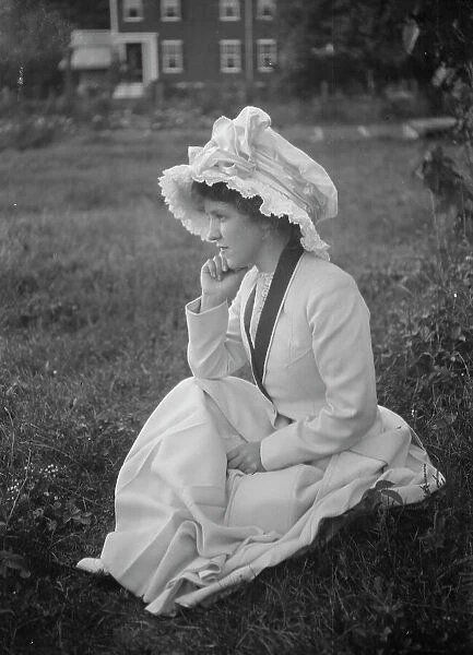 Rainsford, Mrs. seated outdoors, between 1922 and 1924. Creator: Arnold Genthe