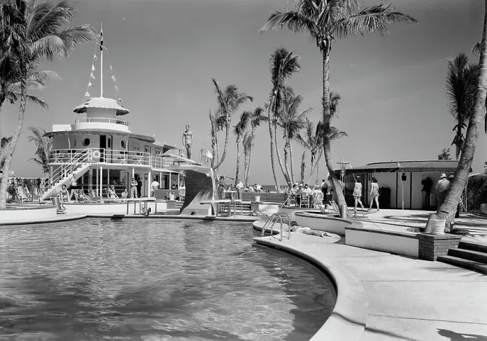 Framed Print : Raleigh Hotel, Collins Ave. Miami Beach, Florida, 1941. Creator: Gottscho-Schleisner, Inc Framed Print : Raleigh Hotel, Collins Ave. Miami Beach, Florida, 1941. Creator: Gottscho-Schleisner, Inc