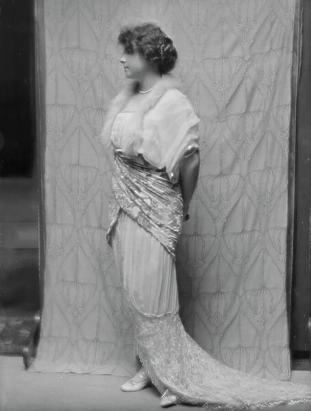 Rancougne, Viscountess de, portrait photograph, 1913. Creator: Arnold Genthe