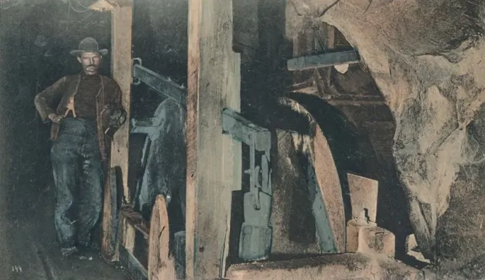 Framed Print : In a Rand Mine - An end Tipler, early 20th century. Creator: Unknown Framed Print : In a Rand Mine - An end Tipler, early 20th century. Creator: Unknown