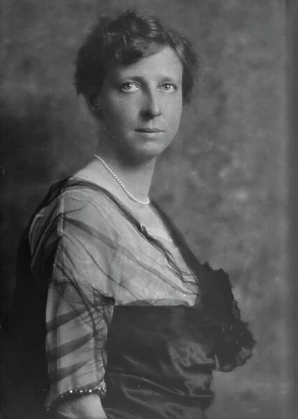 Randol, E. Miss, portrait photograph, 1914 Dec. Creator: Arnold Genthe