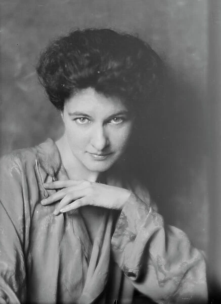 Randolph, Marguerite, Miss, portrait photograph, 1915 June 29. Creator: Arnold Genthe