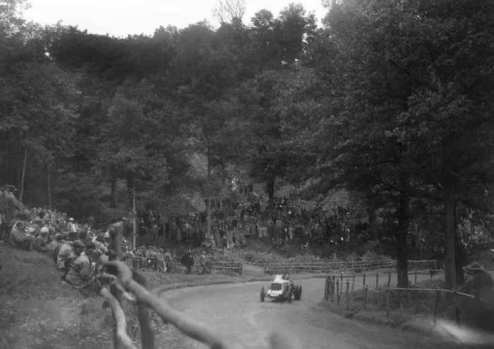 Framed Print : Raymond Mays Vauxhall-Villiers competing in the Shelsley Walsh Speed Hill Climb, Worcestershire Framed Print : Raymond Mays Vauxhall-Villiers competing in the Shelsley Walsh Speed Hill Climb, Worcestershire