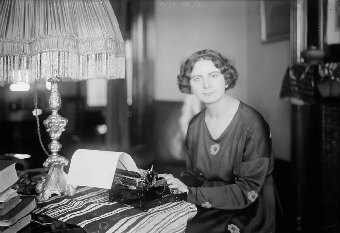 Framed Print : Raymonde Delaunois, between c1915 and c1920. Creator: Bain News Service Framed Print : Raymonde Delaunois, between c1915 and c1920. Creator: Bain News Service