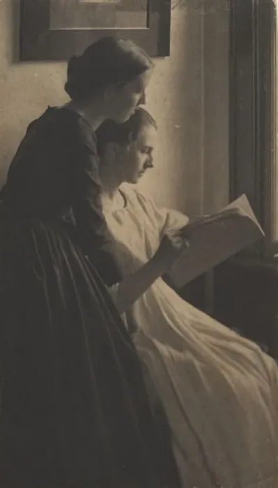 Framed Print : The Readers, 1897. Creator: Clarence H. White (American, 1871-1925) Framed Print : The Readers, 1897. Creator: Clarence H. White (American, 1871-1925)