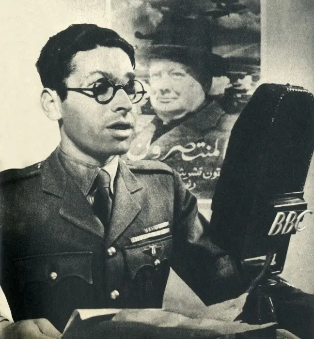 Framed Print : He reads the news in Moroccan Arabic. A member of the Fighting French Army, 1942 Framed Print : He reads the news in Moroccan Arabic. A member of the Fighting French Army, 1942
