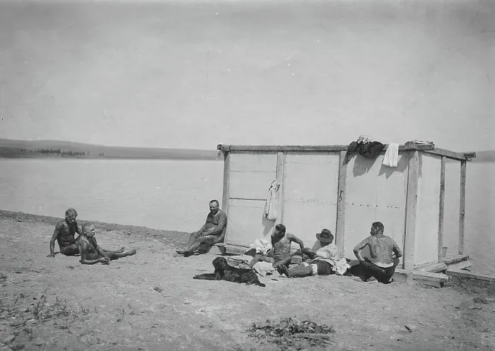 Framed Print : Receiving mud procedures at Lake Shira, 1890. Creator: LI Vonago Framed Print : Receiving mud procedures at Lake Shira, 1890. Creator: LI Vonago